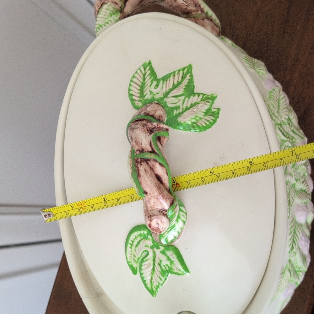Vintage Soup Tureen With Ladle Berry And Leaf Motif - Picture 14 of 16
